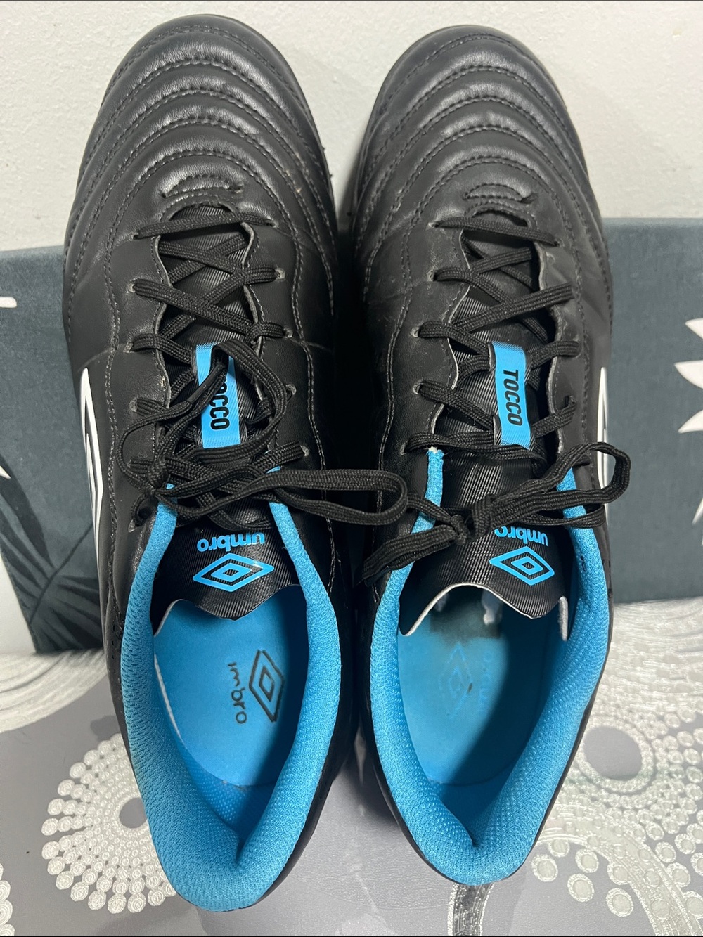 Umbro Men’s Black Soccer Shoes with Blue Interior